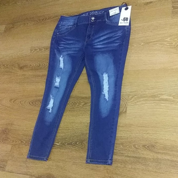Blue Republic Jeans Size 18 curvy & push up butt bottom ripped distressed NWT - Picture 2 of 8